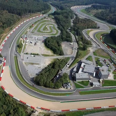 F1 3 - Cour-toise Стумон